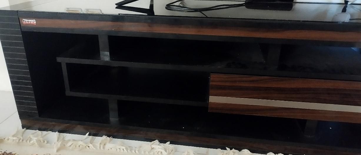 میز تلویزیون|میز تلویزیون|صدرا-فارس, فاز ۱|دیوار