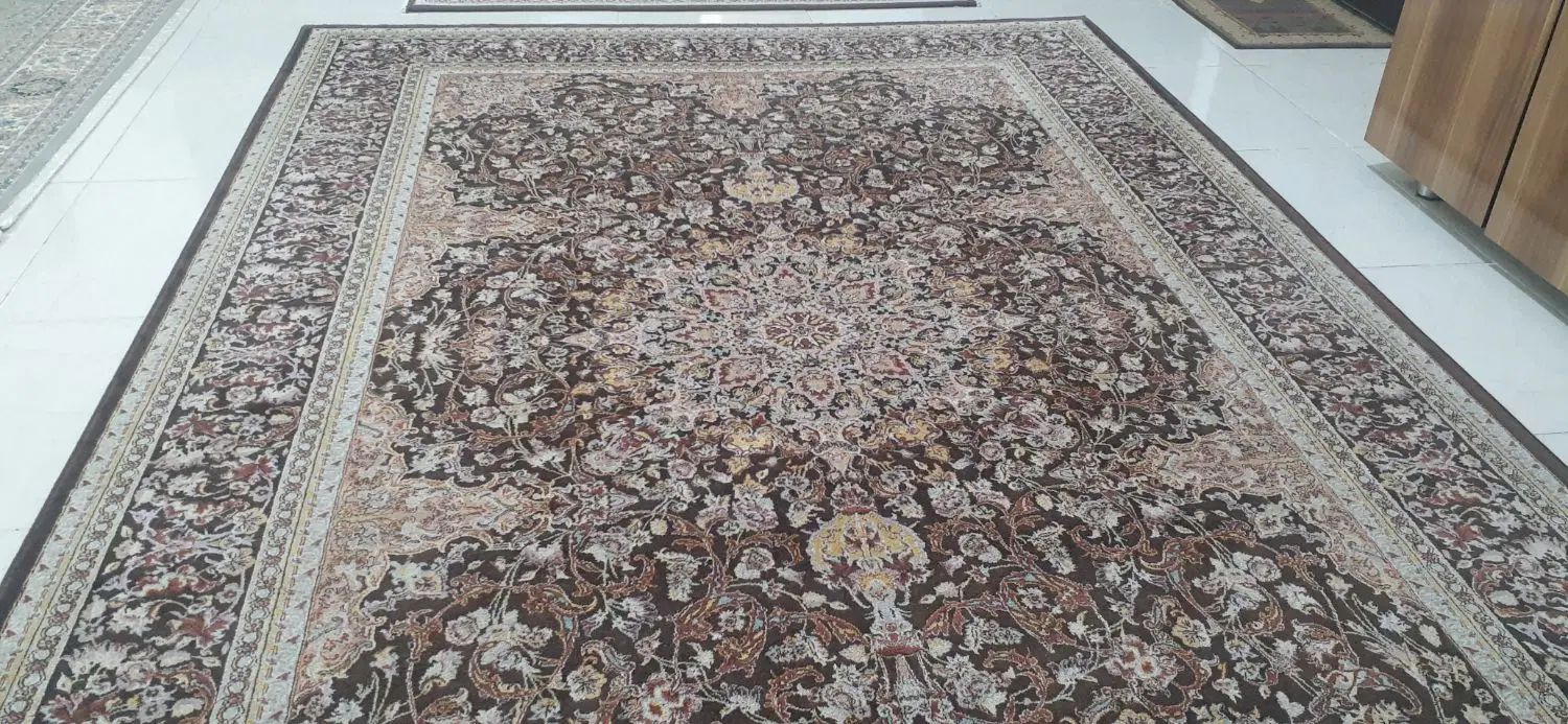 فرش کارکرده|فرش|رشت, هلال احمر|دیوار