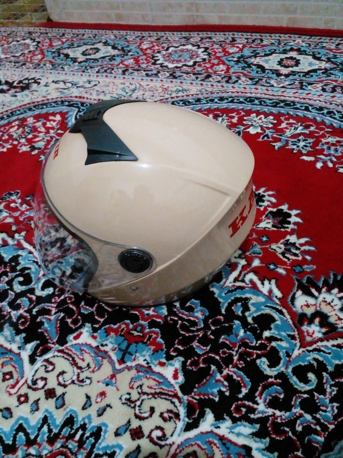 کلاه ایمنی و جعبه باکس|اشیا|داراب, |دیوار