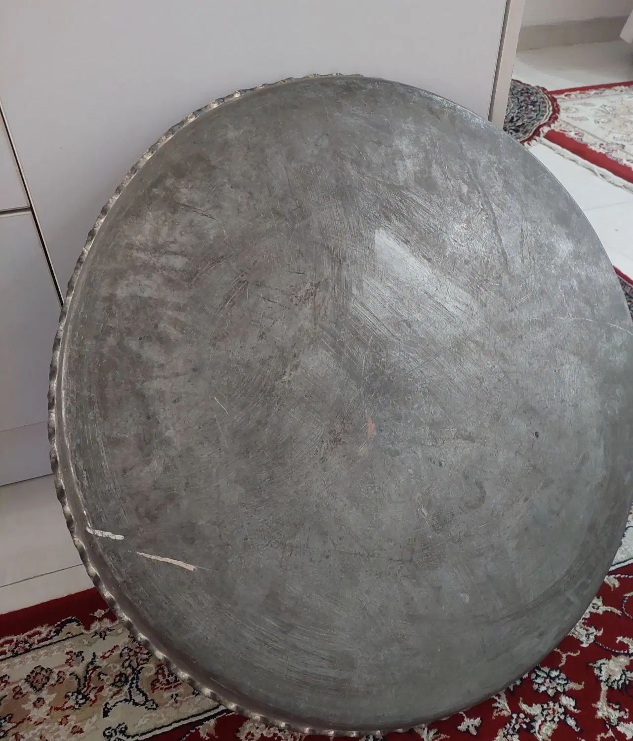 سینی مسی بزرگ قدیمی .  وزن ( سه کیلو و ششصد)|کلکسیون اشیاء عتیقه|تهران, یاخجی آباد|دیوار
