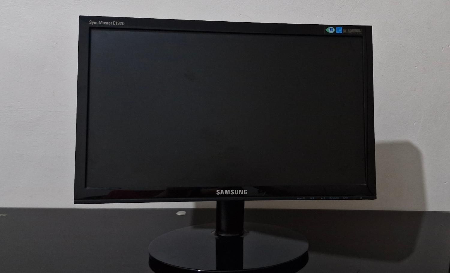 مانیتور سامسونگ samsung syncmaster e1920|قطعات و لوازم جانبی رایانه|رشت, کوی بیانی|دیوار