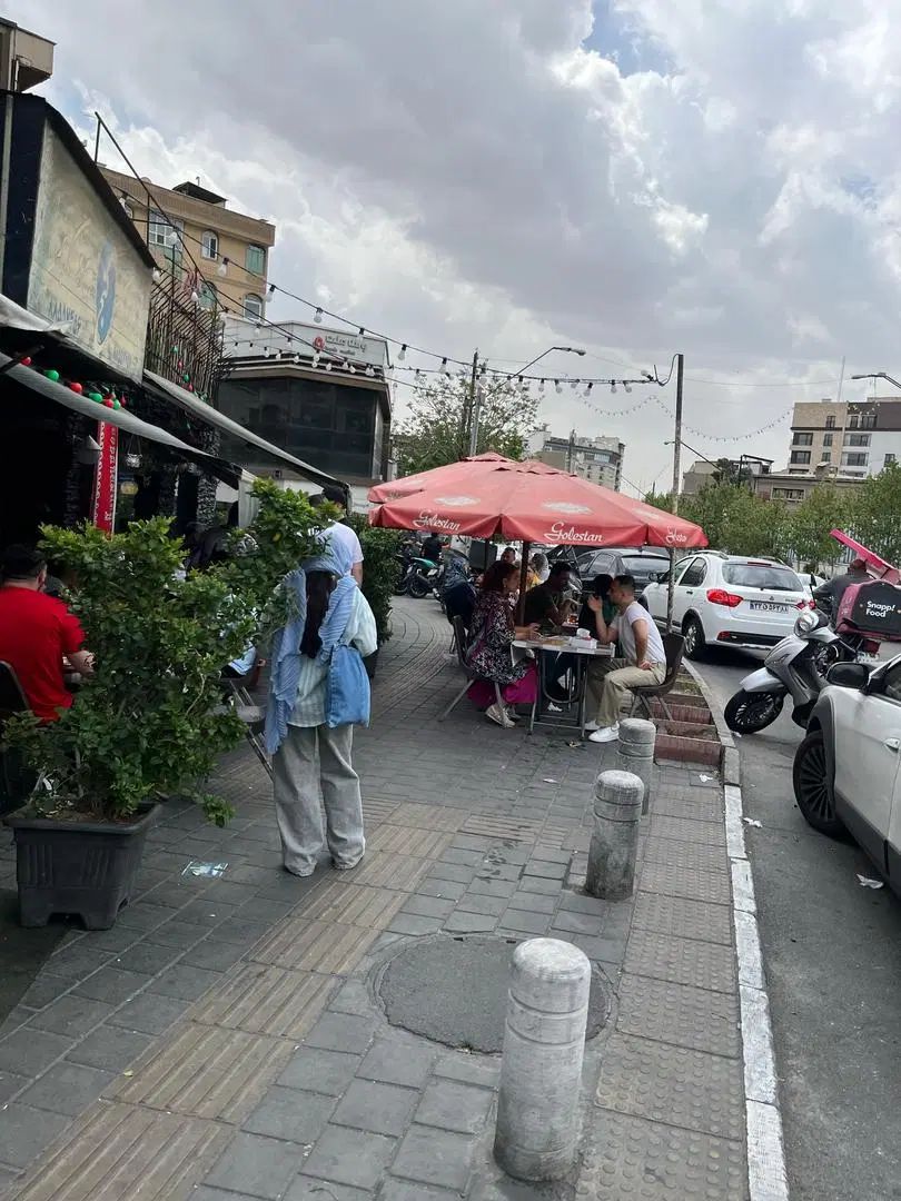 ظرفشور وکارگر ساده جهت کار در رستوران نیازمندیم|استخدام خدمات فروشگاه و رستوران|تهران, عباس‌آباد|دیوار