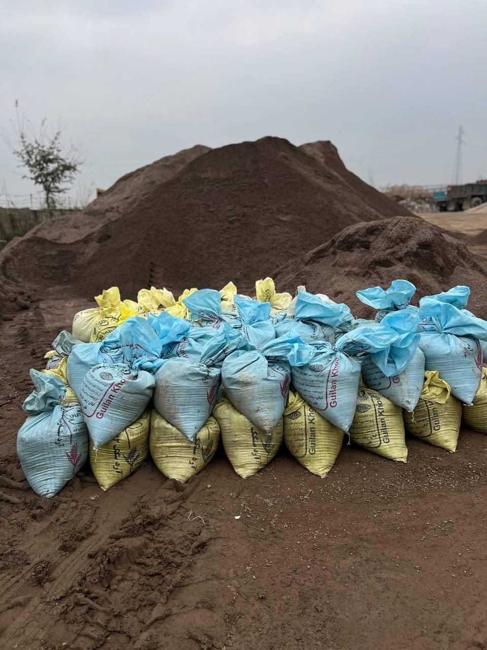 ماسه گونه ای.حمل نخاله.فروش نخاله.گل باغچه.نیسان|مصالح و تجهیزات ساختمان|رشت, یخسازی|دیوار