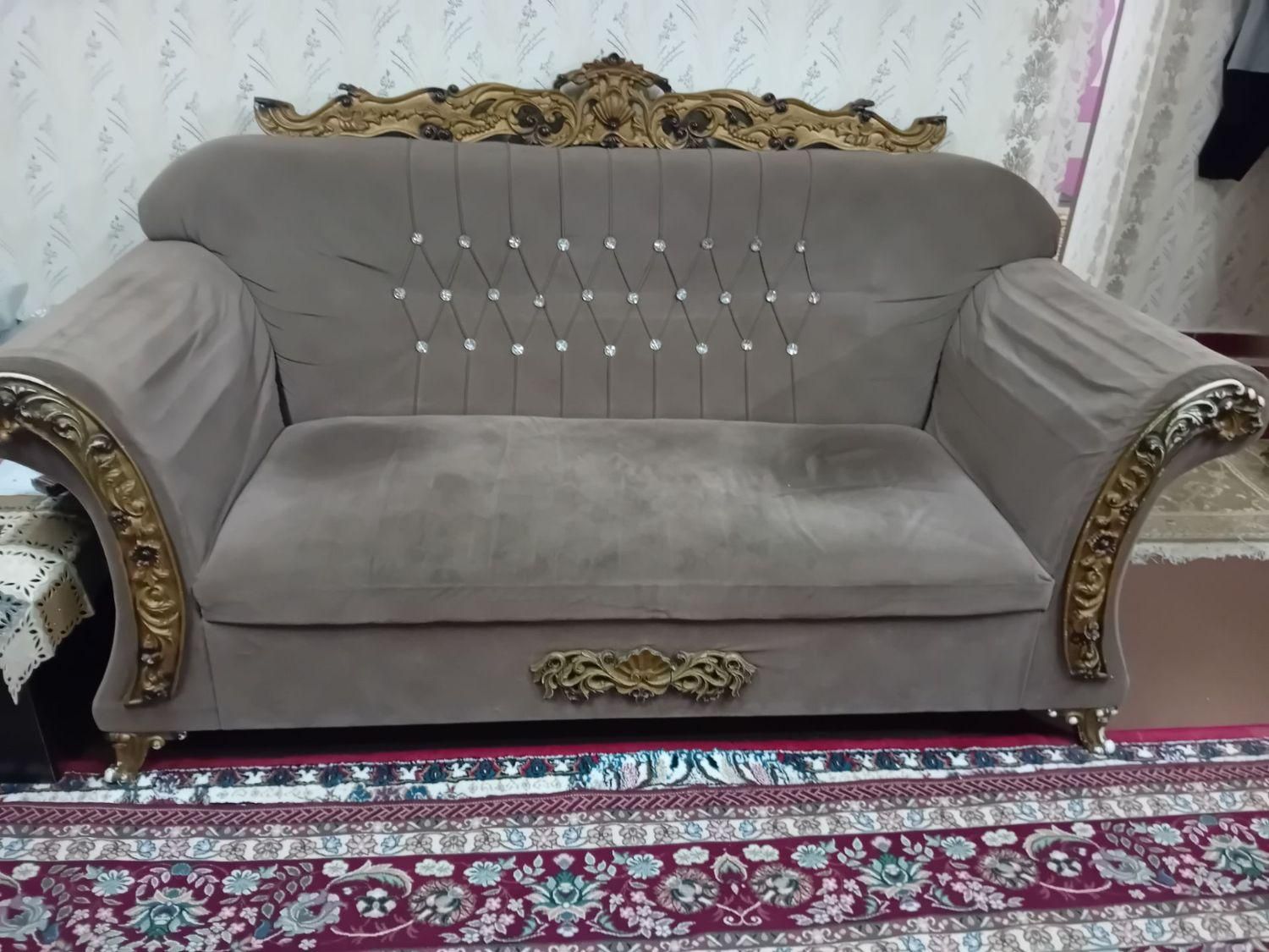 یک دست مبلمان(راحتی) ۷نفره|مبلمان خانگی و میز عسلی|رشت, گلباغ نماز|دیوار