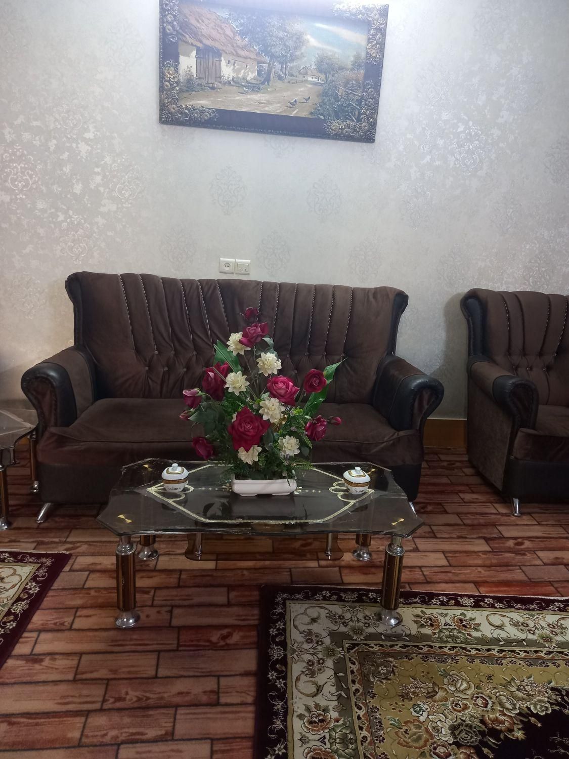 مبلمان راحتی به همراه میز عسلی|مبلمان خانگی و میز عسلی|سلماس, |دیوار