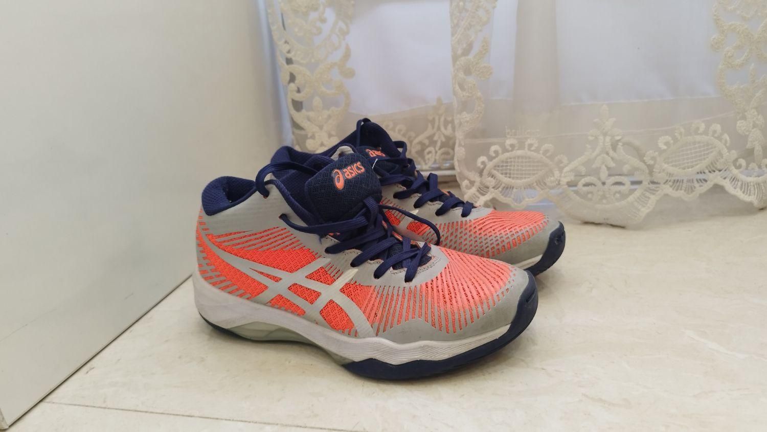 کفش والیبالی asics مردانه سایز38 درحد نو|کیف، کفش، کمربند|تهران, بنی‌هاشم|دیوار