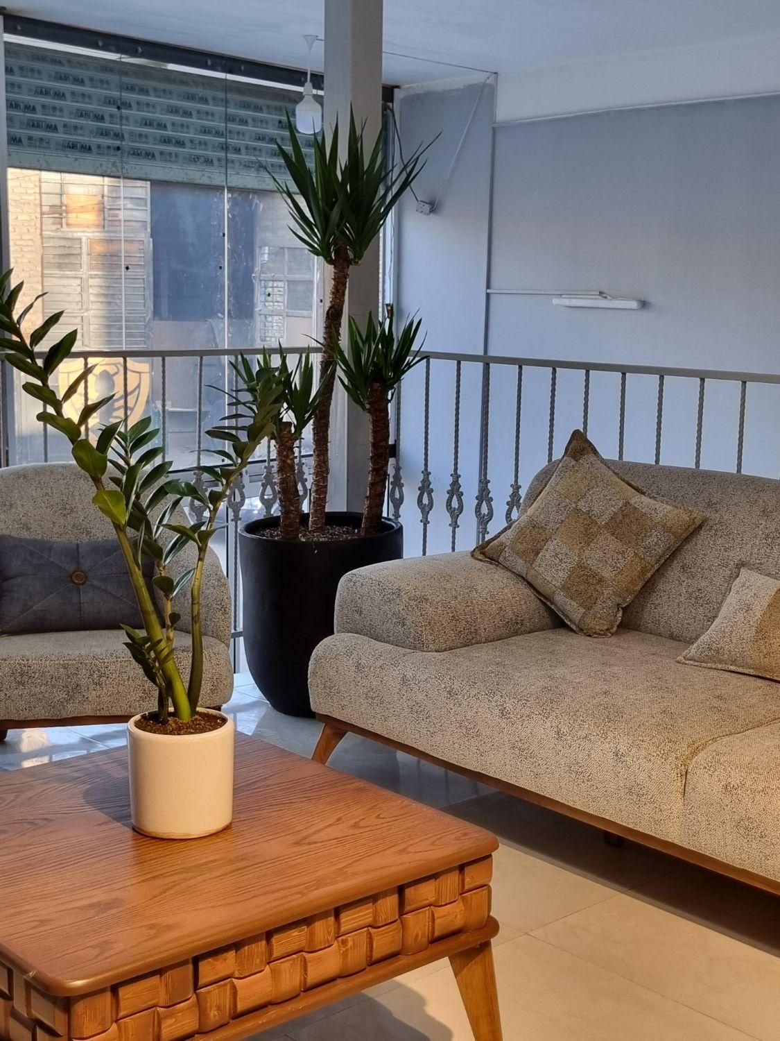 مبل چستر ساده|مبلمان خانگی و میز عسلی|مشهد, خواجه ربیع|دیوار