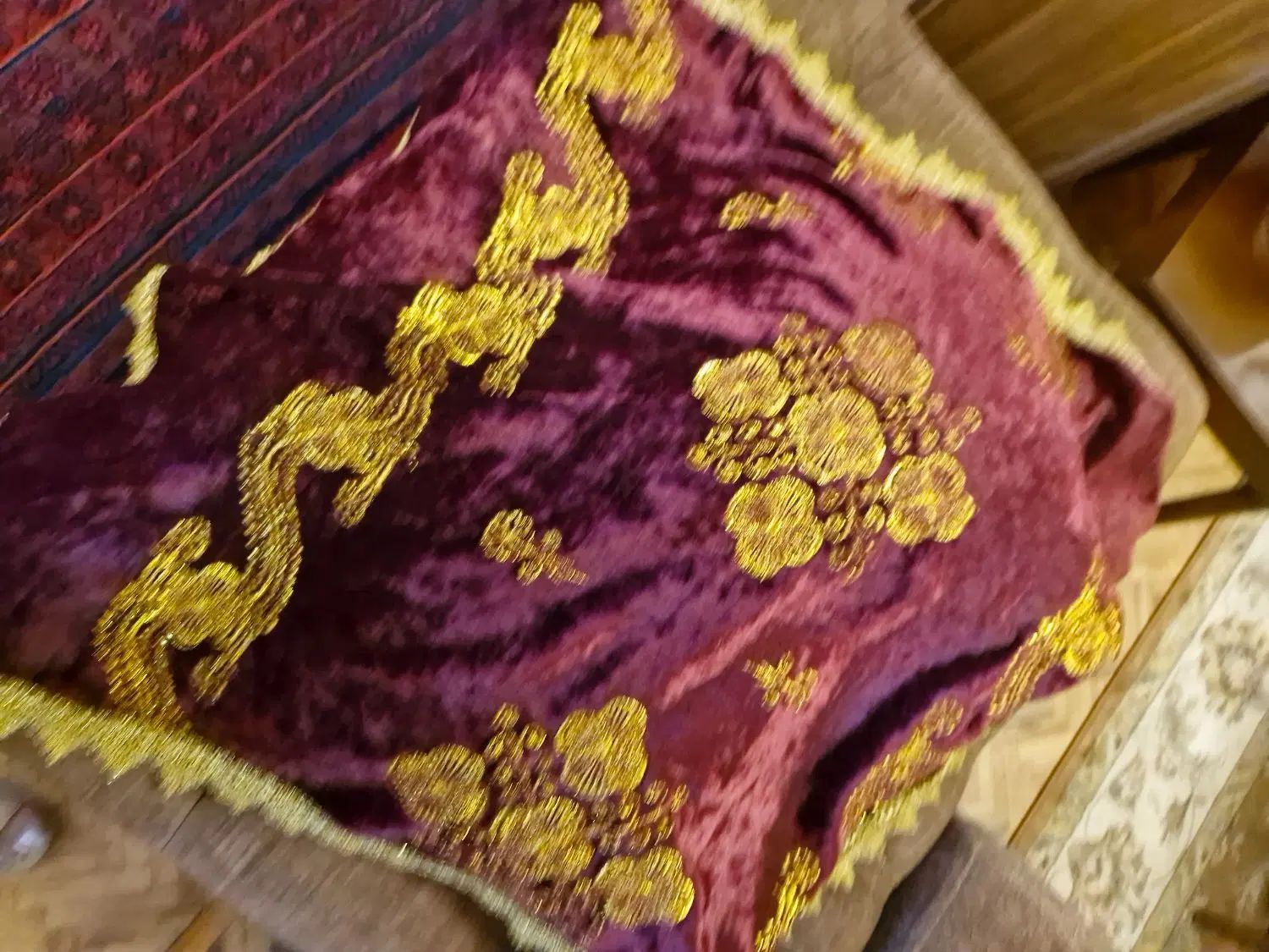 رومیزی  مخمل سنتی سوزن دوزی|پرده، رانر، رومیزی|کرج, شهرک اوج|دیوار