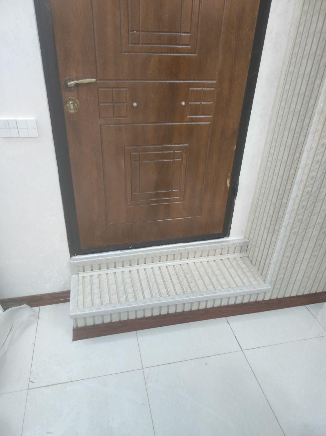 نصب قرنیز  دیوارکوب ماربل شیت کاغذدیواری نقاشی|خدمات پیشه و مهارت|اصفهان, باغ دریاچه|دیوار