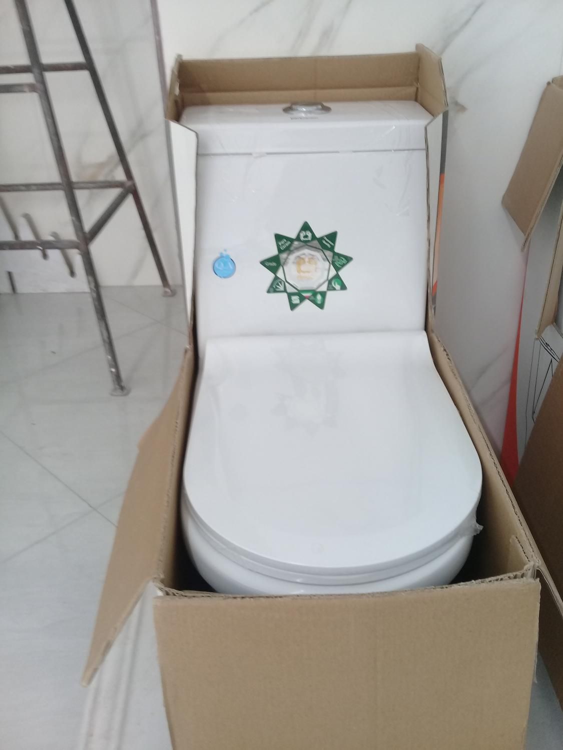 فرنگی پشت بلند|لوازم سرویس بهداشتی|بروجرد, |دیوار