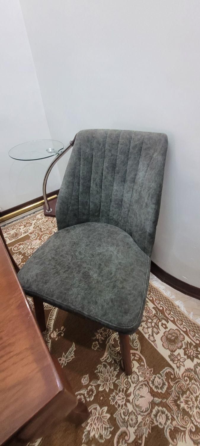 یک عدد میز نهار خوری ۶ نفره با ۴ تا صندلی|میز و صندلی غذاخوری|کرج, عظیمیه|دیوار