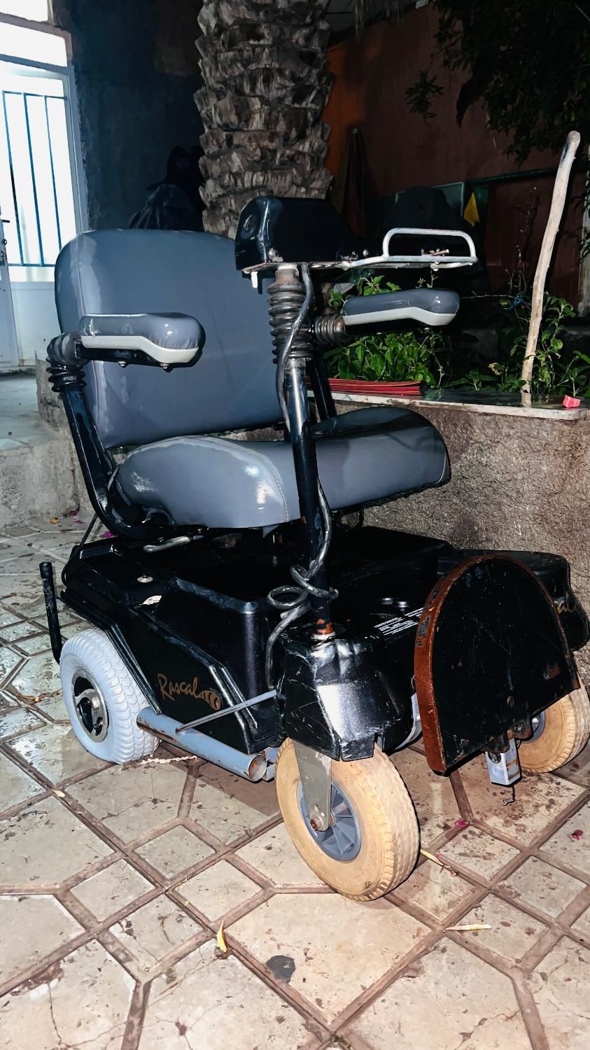 ویلچر برقی مبله خارجی|پزشکی|کرمان, |دیوار