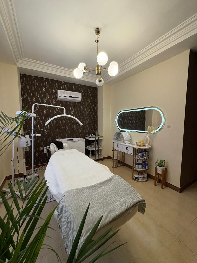 اجاره اتاق بزرگ در سالن زیبایی بر اصلی گلسار|اجارهٔ دفتر کار، اتاق اداری، مطب|رشت, گلسار|دیوار