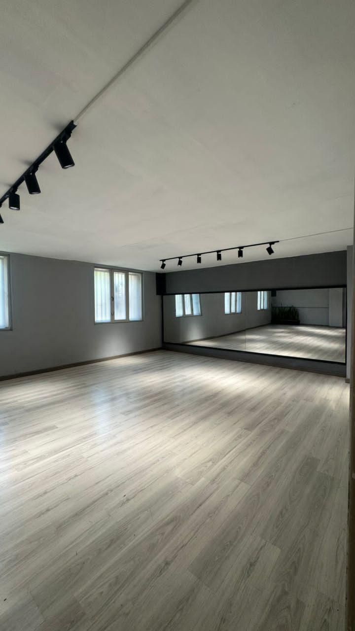 پلاتو استودیو سالن کلاس گروهی ورکشاپ رقص هیپ هاپ|اجارهٔ کوتاهمدت دفتر کار و فضای آموزشی|تهران, میرداماد|دیوار