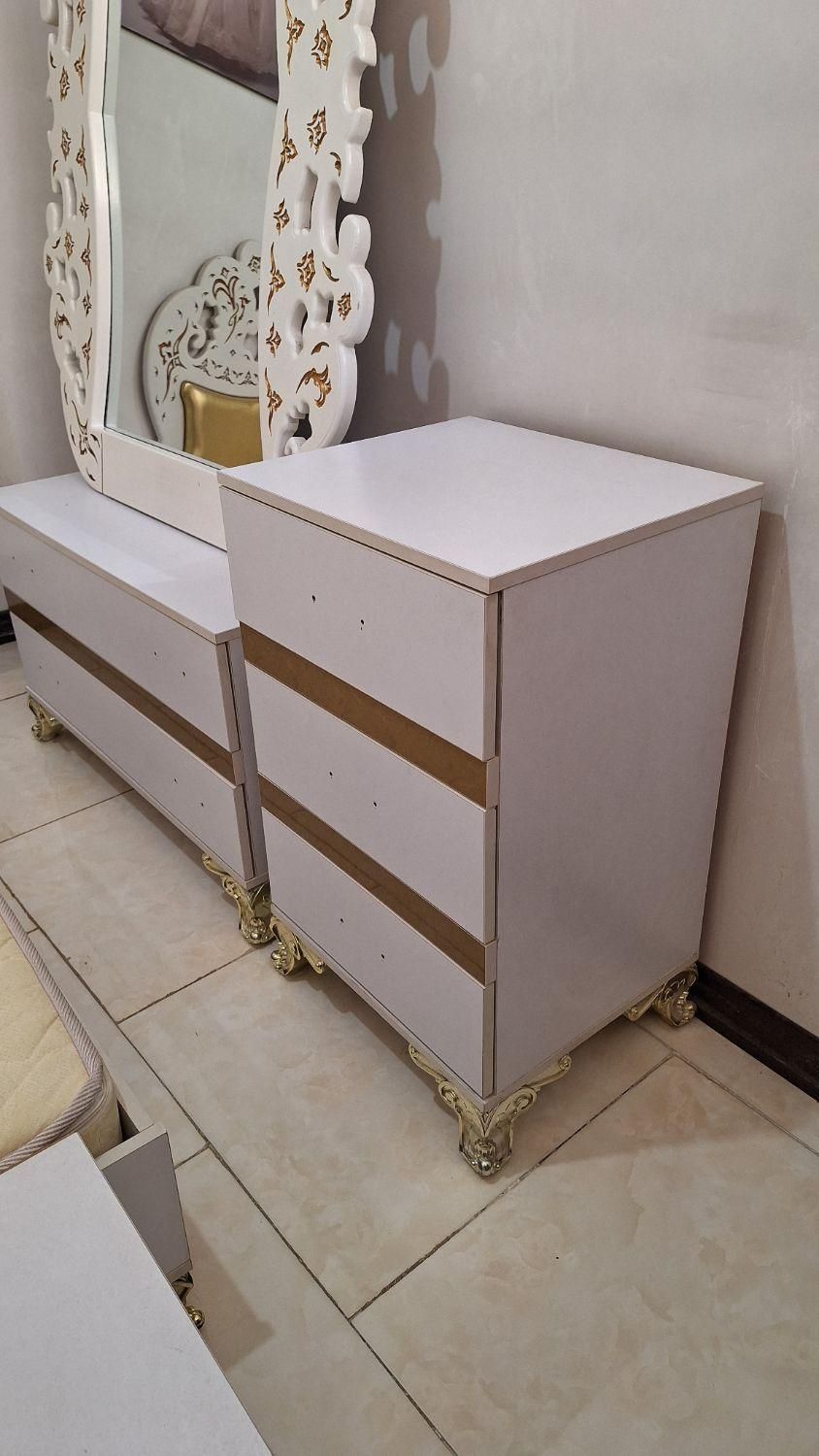 تخت دونفره به همراه تشک|تخت و سرویس خواب|آبیک, |دیوار