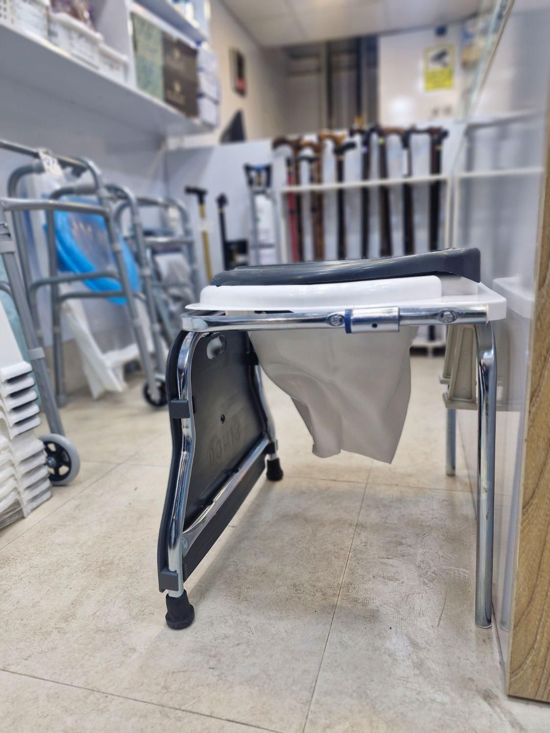 توالت دیواری تاشو|لوازم سرویس بهداشتی|رشت, استقامت ۱|دیوار