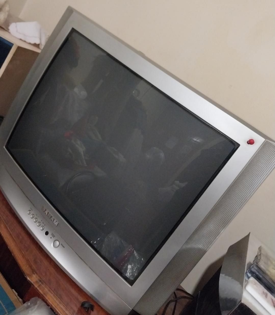 29اینچ سالم در حدنو ویک تلویزیون21قدیمی قاب چوبی|تلویزیون و پروژکتور|اصفهان, شهرک کوثر|دیوار