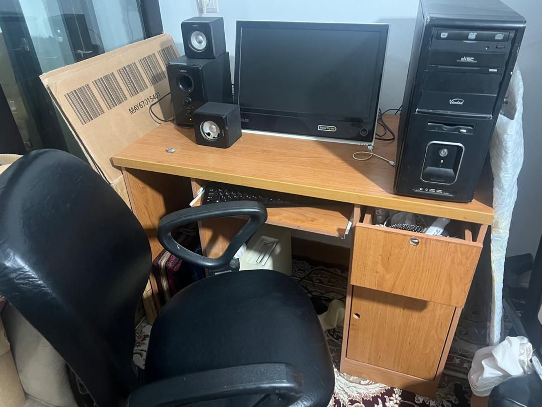 کامپیوتر و میز و صندلی|رایانه رومیزی|اصفهان, ملک‌شهر|دیوار