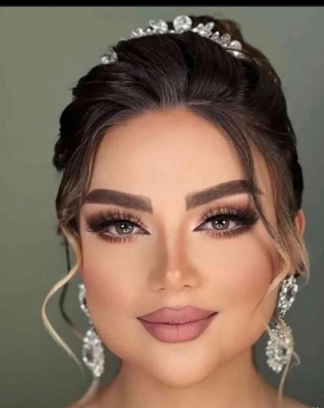 آموزش و خدمات شنیون و میکاپ عروس و همراهی (پنجتن)|خدمات آرایشگری و زیبایی|مشهد, پنجتن|دیوار