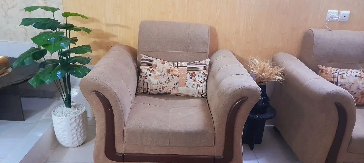 مبل راحتی میزنهارخوری عسلی آینه شمعدان گنجه سرخ کن|مبلمان خانگی و میز عسلی|مشهد, رستگار|دیوار