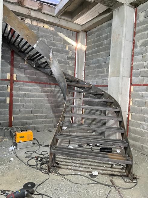 پله گرد و مدرن|خدمات پیشه و مهارت|چالوس, |دیوار