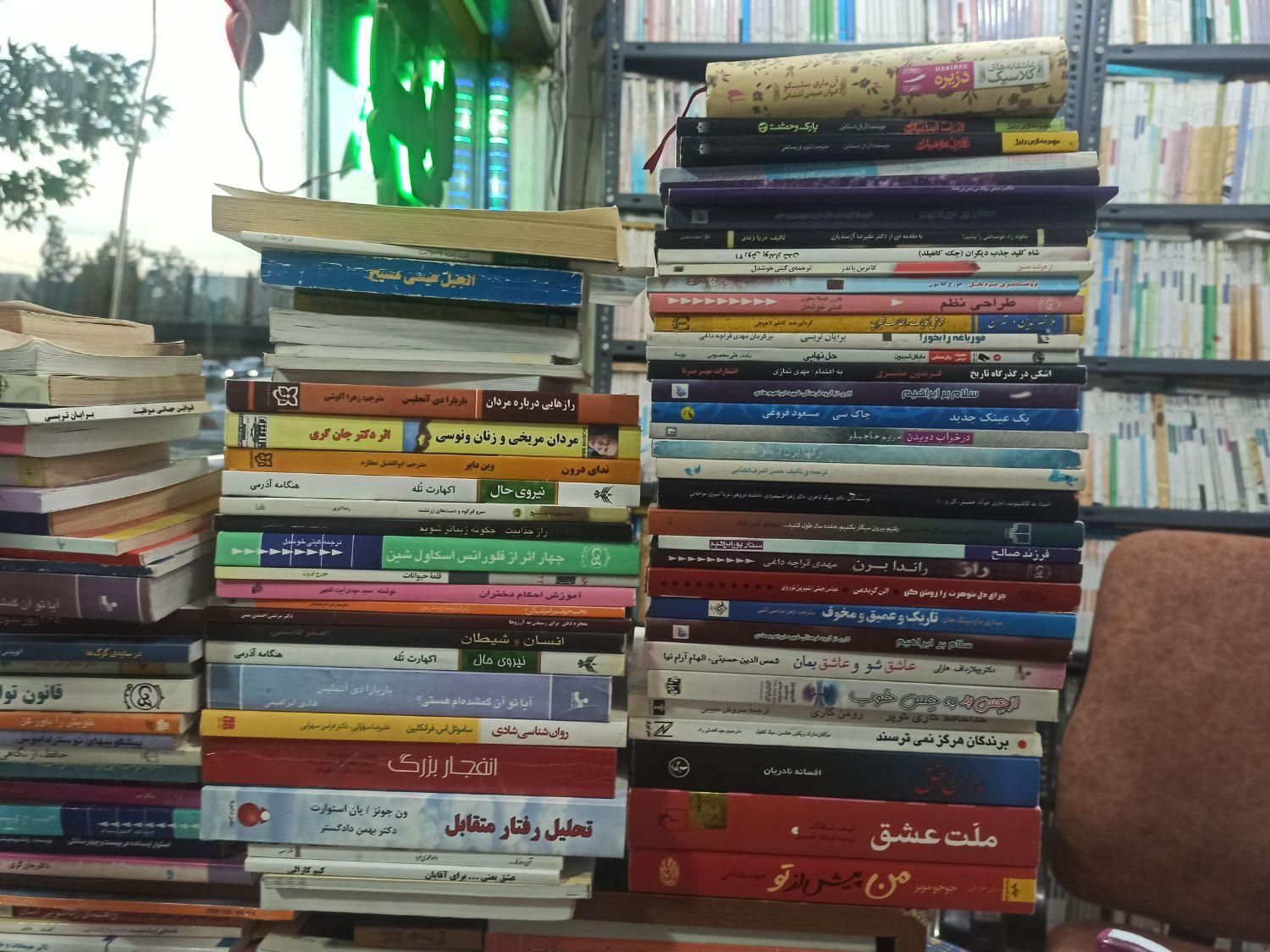 فروش کتب رمان و کتاب های غیر درسی به علت جابه جایی|کتاب و مجله آموزشی|کرج, گوهردشت|دیوار