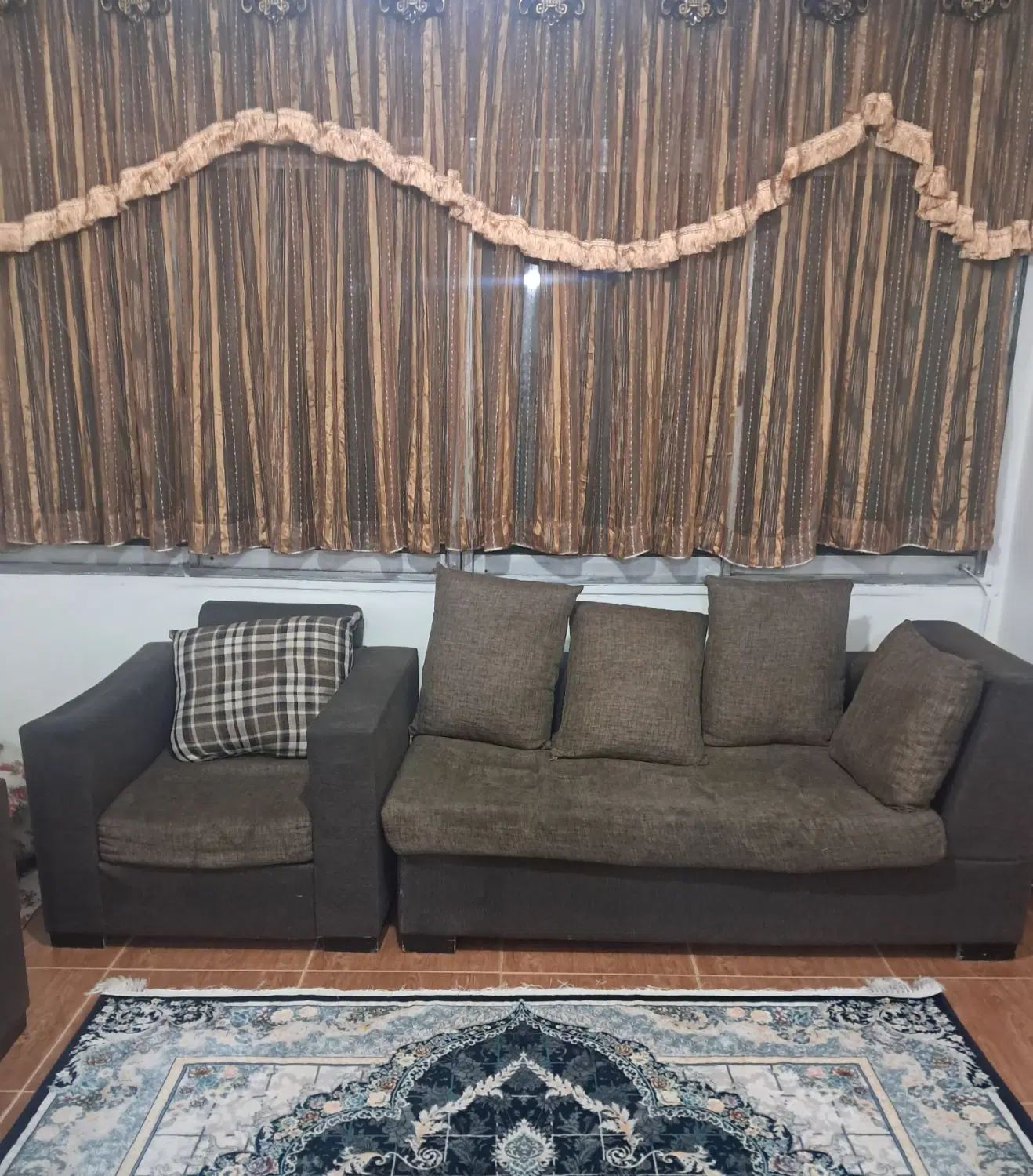 یک دست مبل هفت نفره کارکرده تا حدی تمیز|مبلمان خانگی و میز عسلی|تهران, جمال‌زاده|دیوار