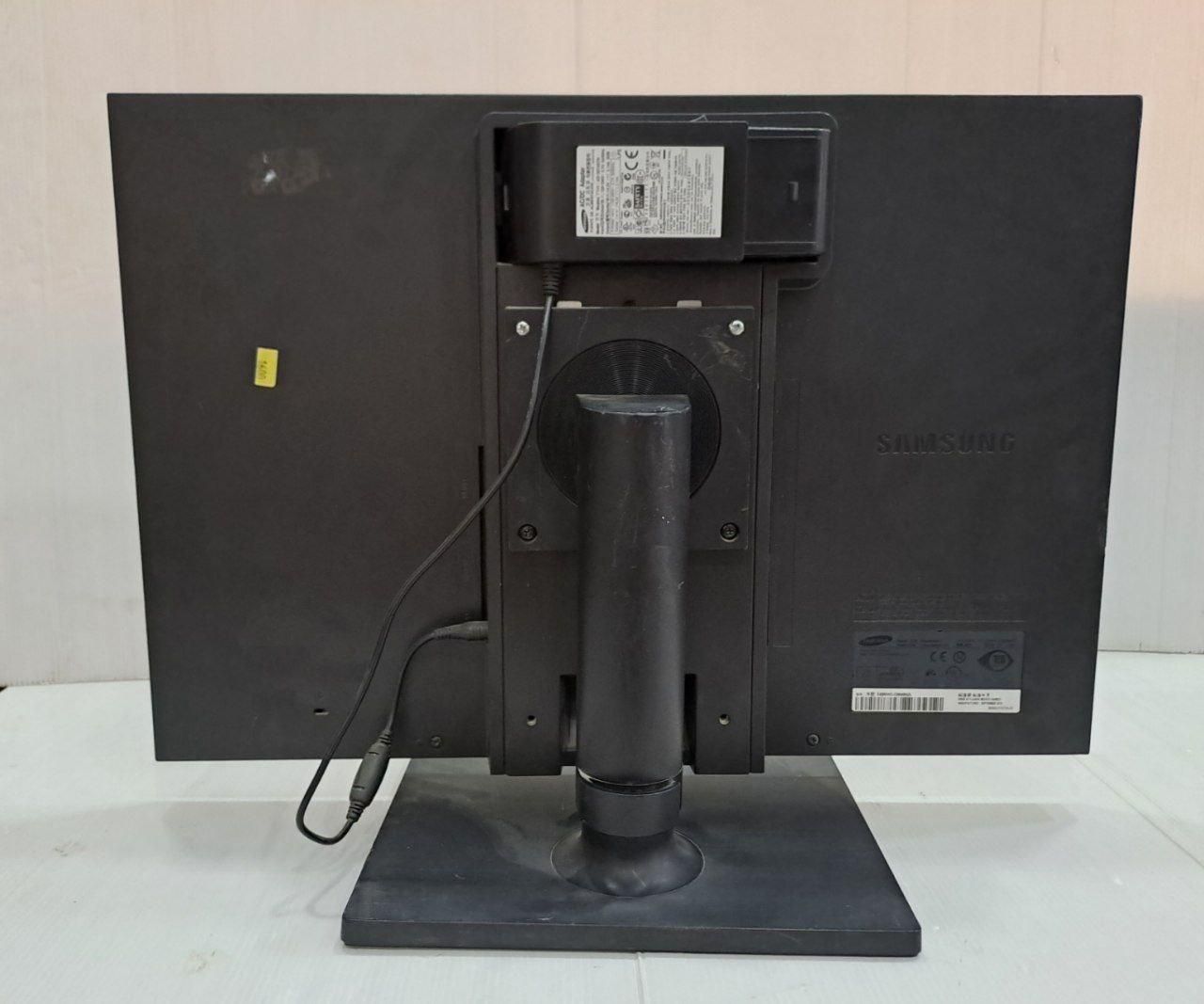 مانیتور DELL سایز 22 اینچ، پنل IPS و FHDخیلی تمیز|قطعات و لوازم جانبی رایانه|نجف‌آباد, نجف‌آباد|دیوار