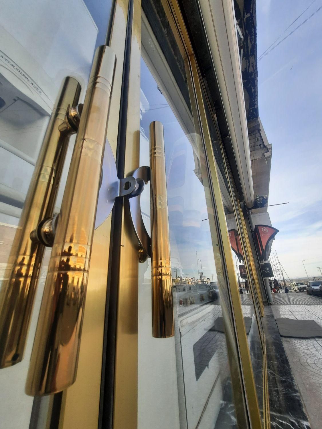 نمایندگی شیشه سکوریت و کرکره برقی|خدمات پیشه و مهارت|هشتگرد, شهرک بعثت|دیوار