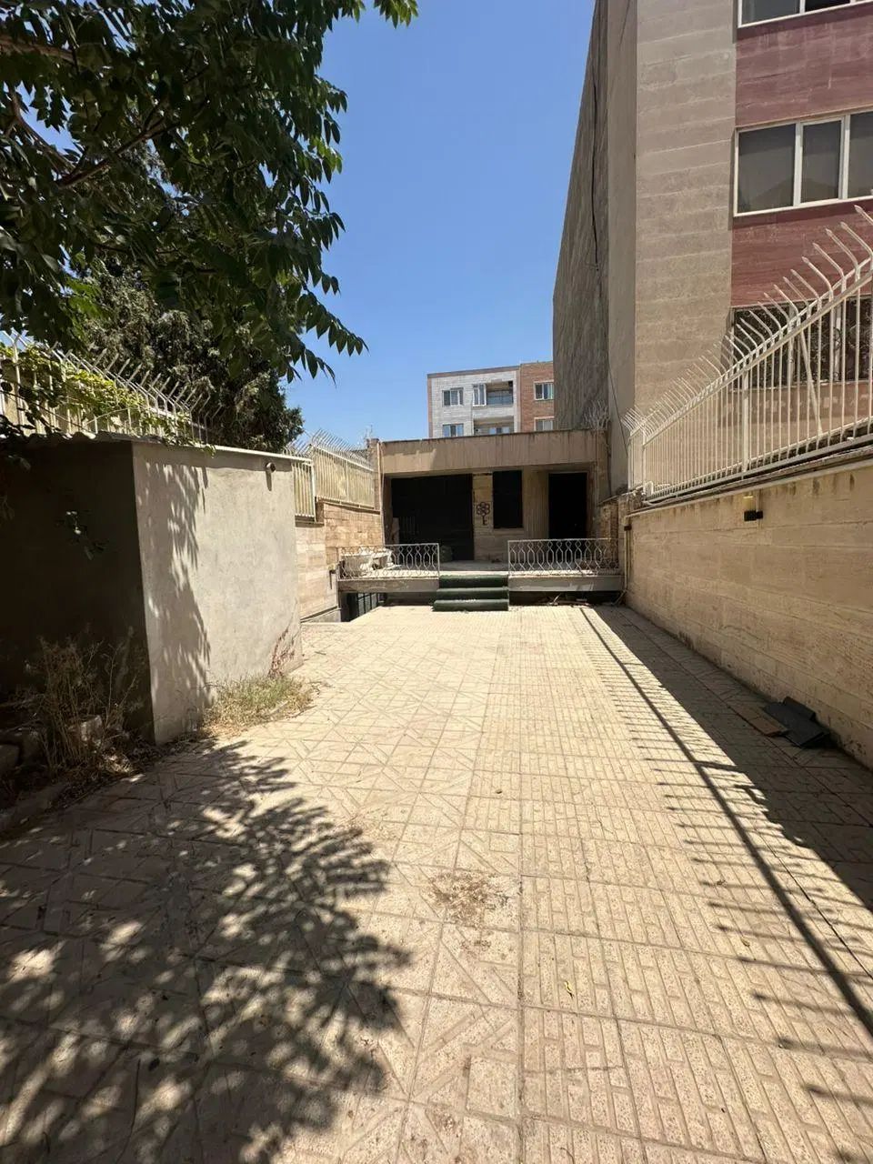 ملک حیاط دار مناسب انبار و اتاق فرار|اجارهٔ خانه و ویلا|کرج, دهقان ویلا|دیوار