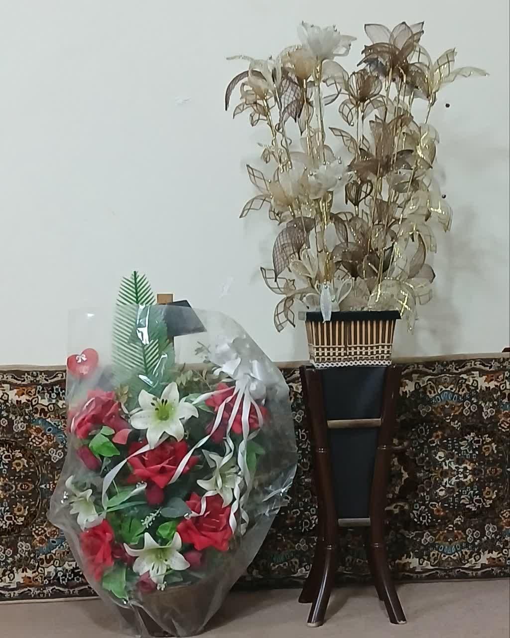 گل والدان مصنوعی جنس خوب|گل مصنوعی|بوشهر, |دیوار