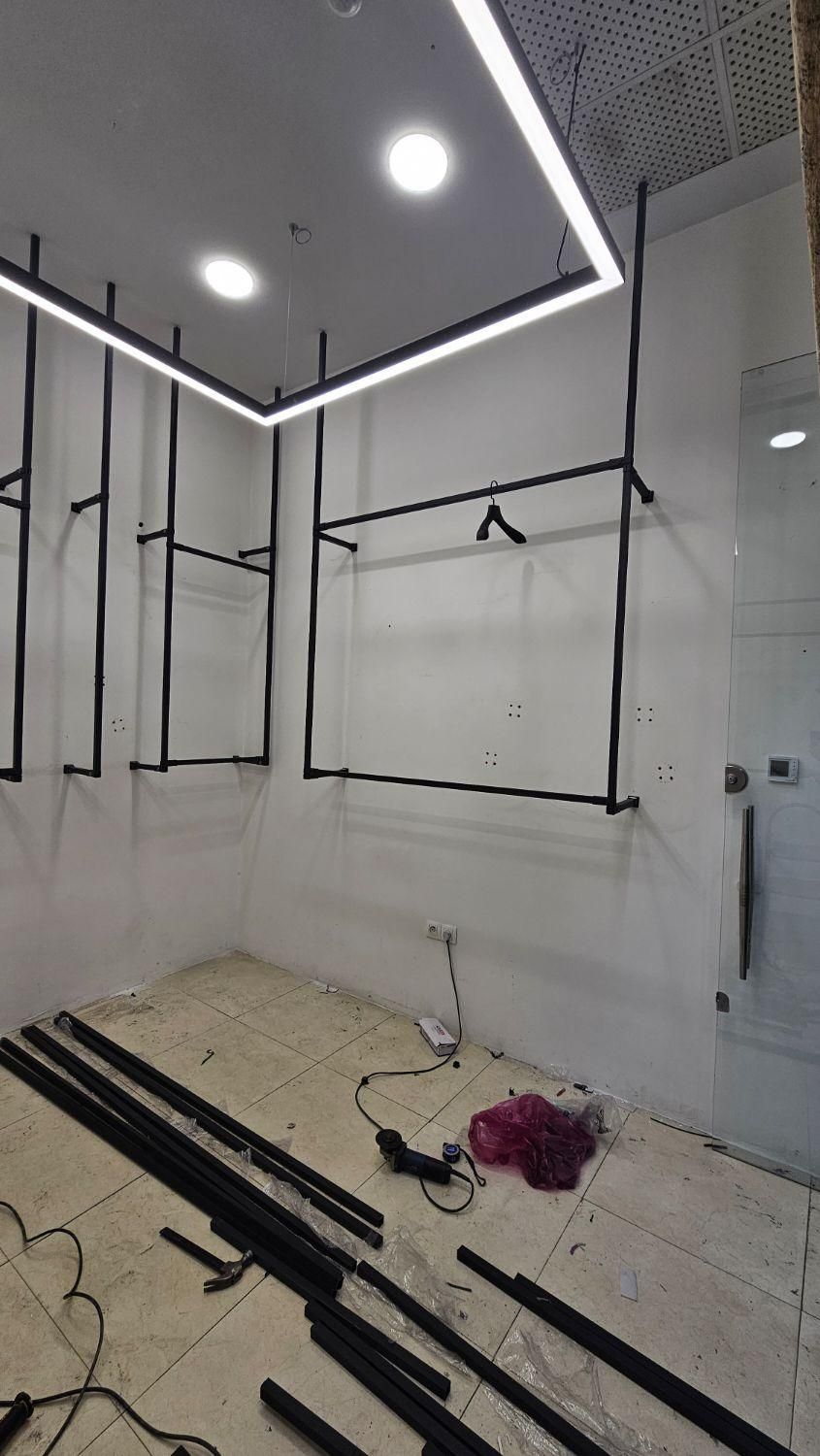 رگال مانکن چوب لباسی|فروشگاه و مغازه|فردیس, منظریه|دیوار