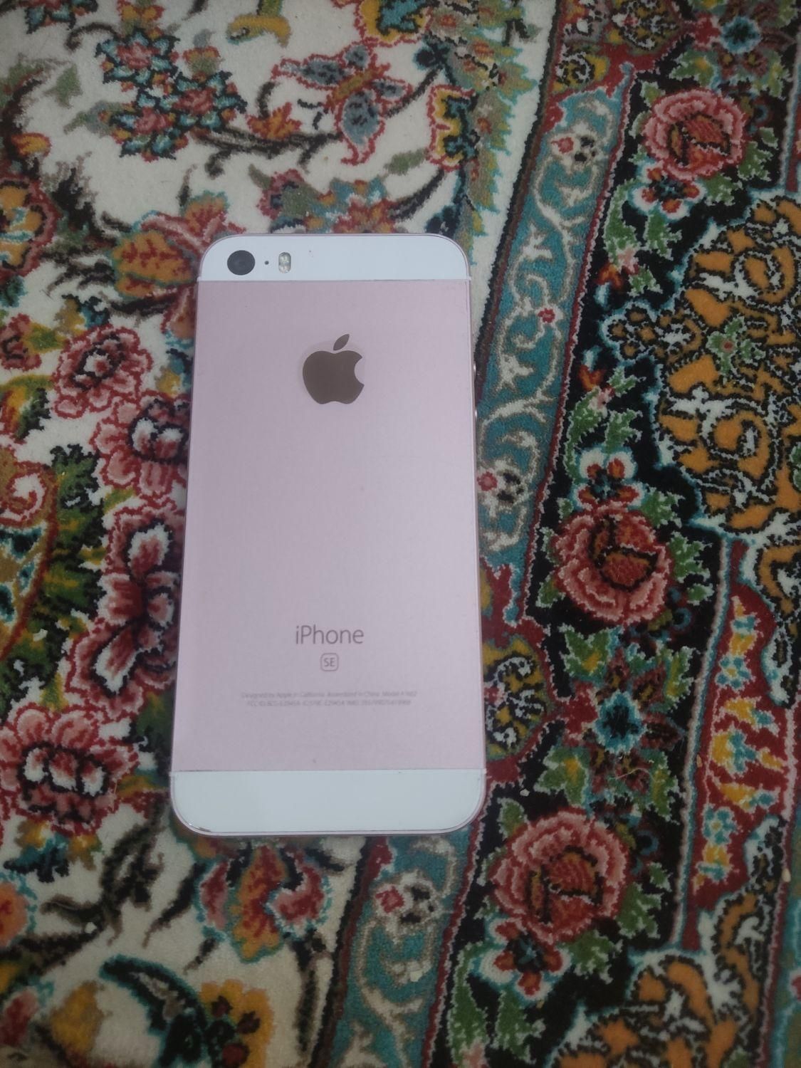 اپل iPhone SE با حافظهٔ ۱۲۸ گیگابایت|موبایل|تهران, اکباتان|دیوار