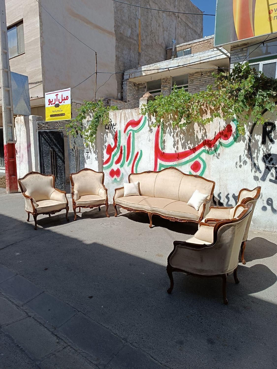 مدل مبل کلاسیک سلطنتی لورنزو|مبلمان خانگی و میز عسلی|سبزوار, مدرس|دیوار