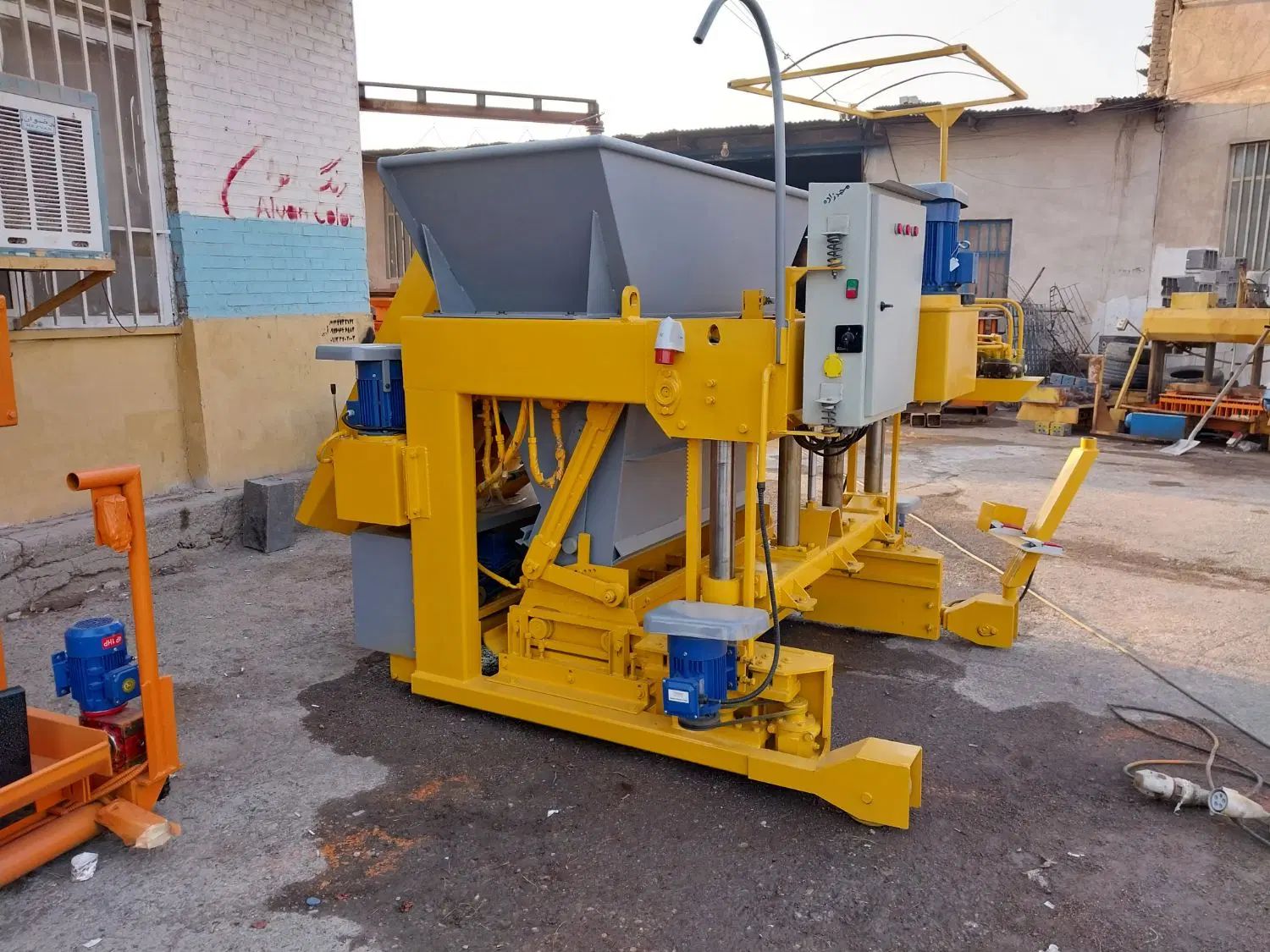 بلوک زن باموتور زیمنس آلمان ویبره ایتالیایی|ماشین‌آلات صنعتی|بابلسر, |دیوار