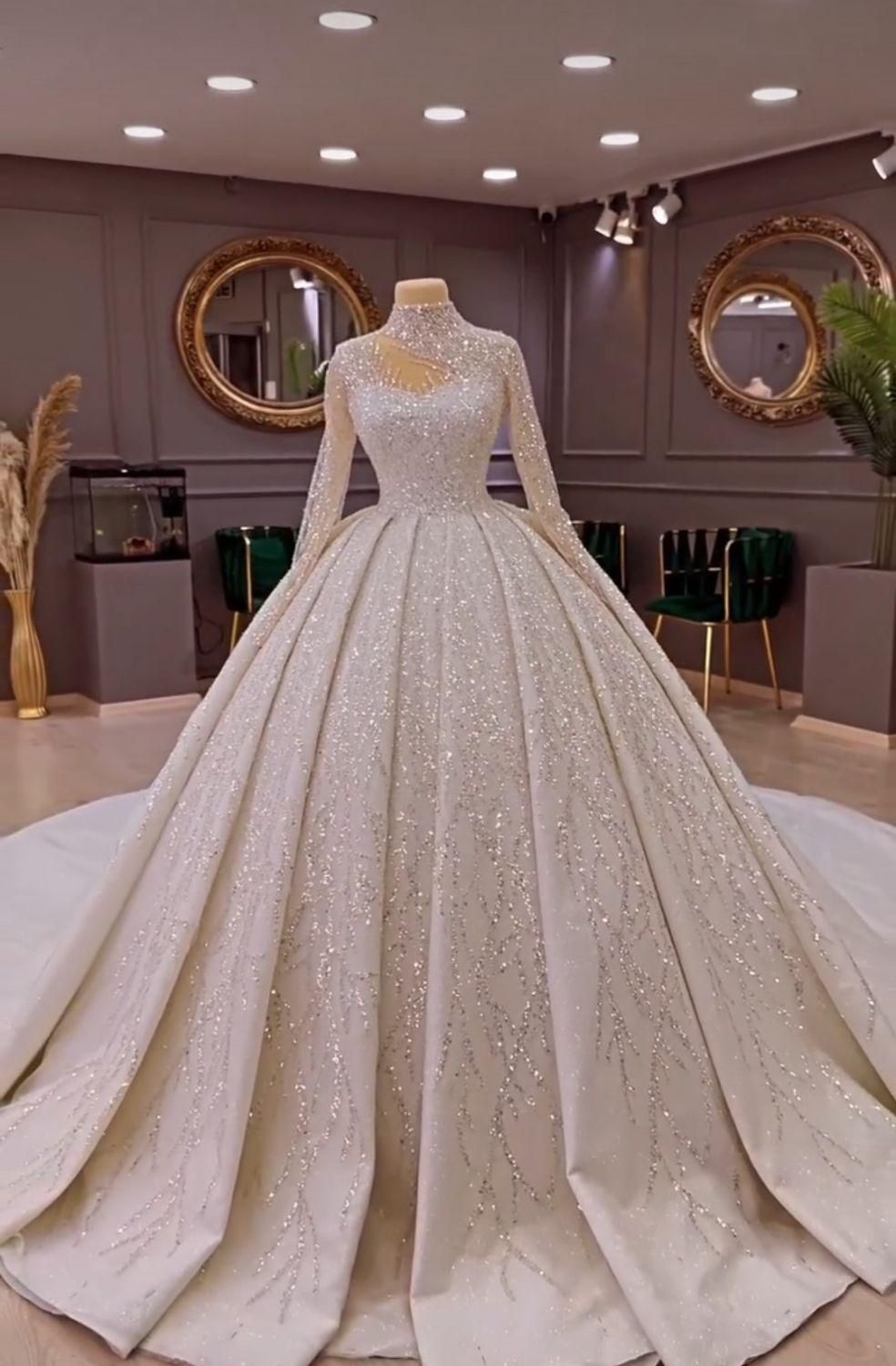 لباس عروس|لباس|بردسیر, |دیوار