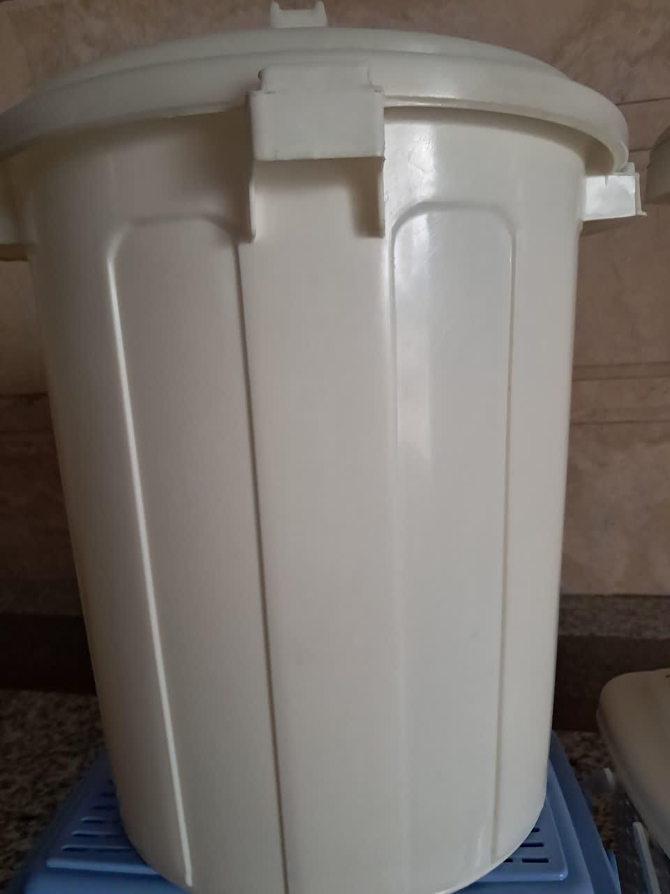 سطل سفید درب قفلی سه تا تک هم فروخته میشود|ظروف نگهدارنده، پلاستیکی، یک‌بارمصرف|تهران, نیروی هوایی (پیروزی)|دیوار