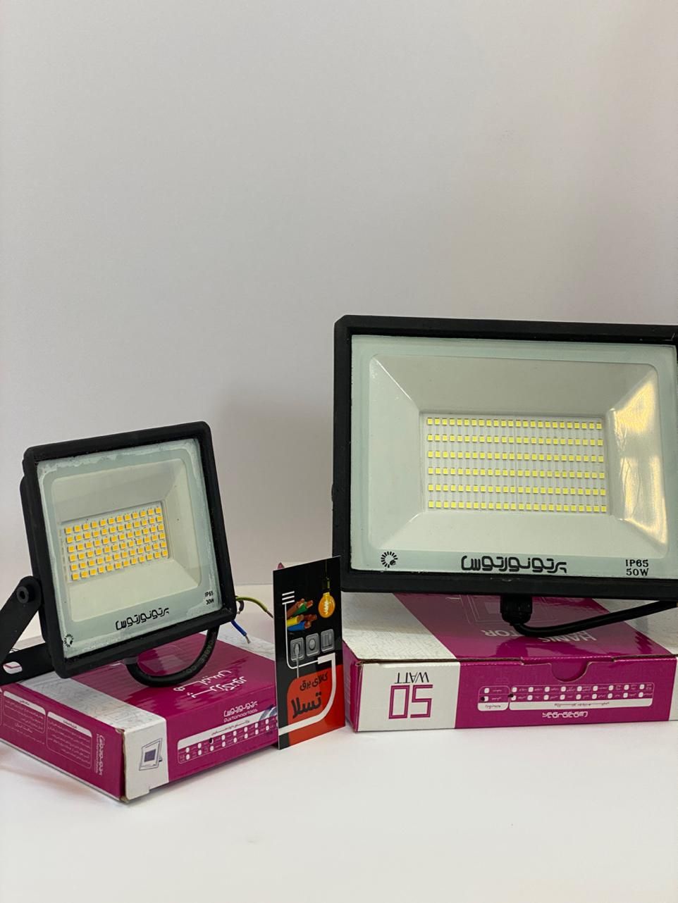 لامپ/پرژکتور/smd گارانتی دار پرژکتور ریلی/برق تسلا|لامپ و چراغ|اصفهان, شیخ طوسی|دیوار