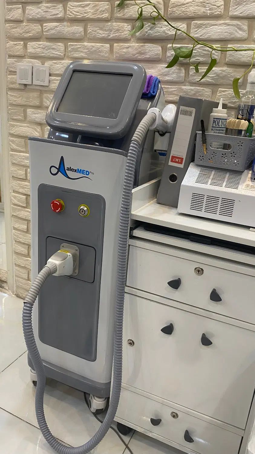 فروش فوری دستگاه لیزر الکسمد پرو alexmed pro laser|پزشکی|مشهد, دانشجو|دیوار