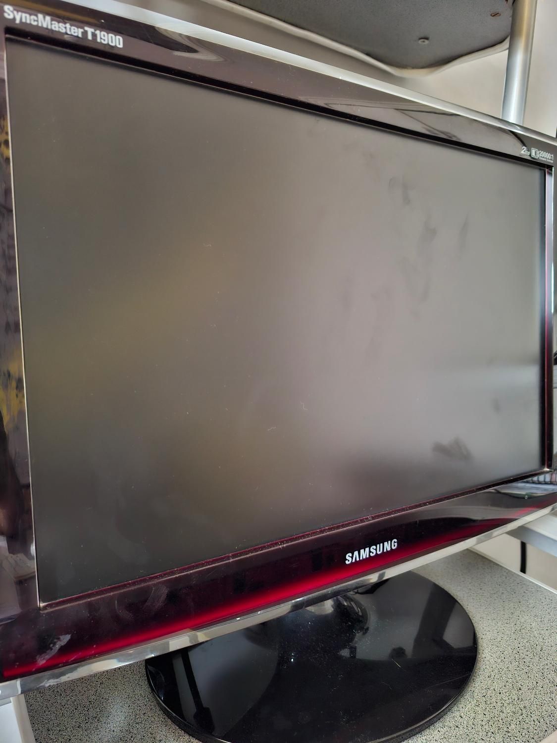 فروش فوری دو عدد مانیتور سامسونگ (LED و LCD)|قطعات و لوازم جانبی رایانه|بندرعباس, |دیوار