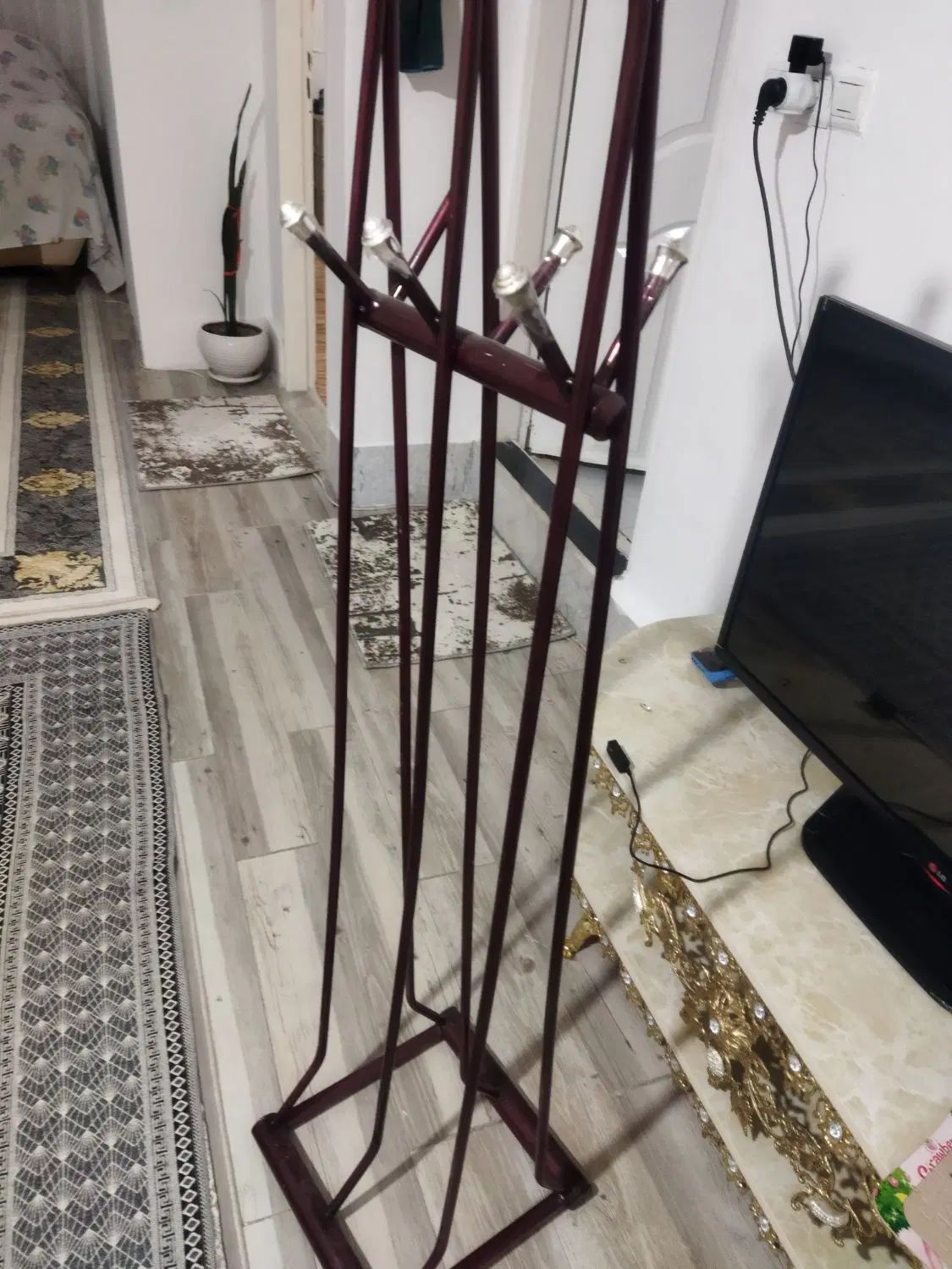 رخت اویز|بندرخت و رخت‌آویز|کرمانشاه, |دیوار