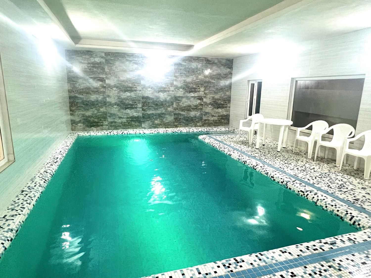 اجاره روزانه ویلای استخر دار|اجارهٔ کوتاهمدت ویلا و باغ|کرج, چمن|دیوار