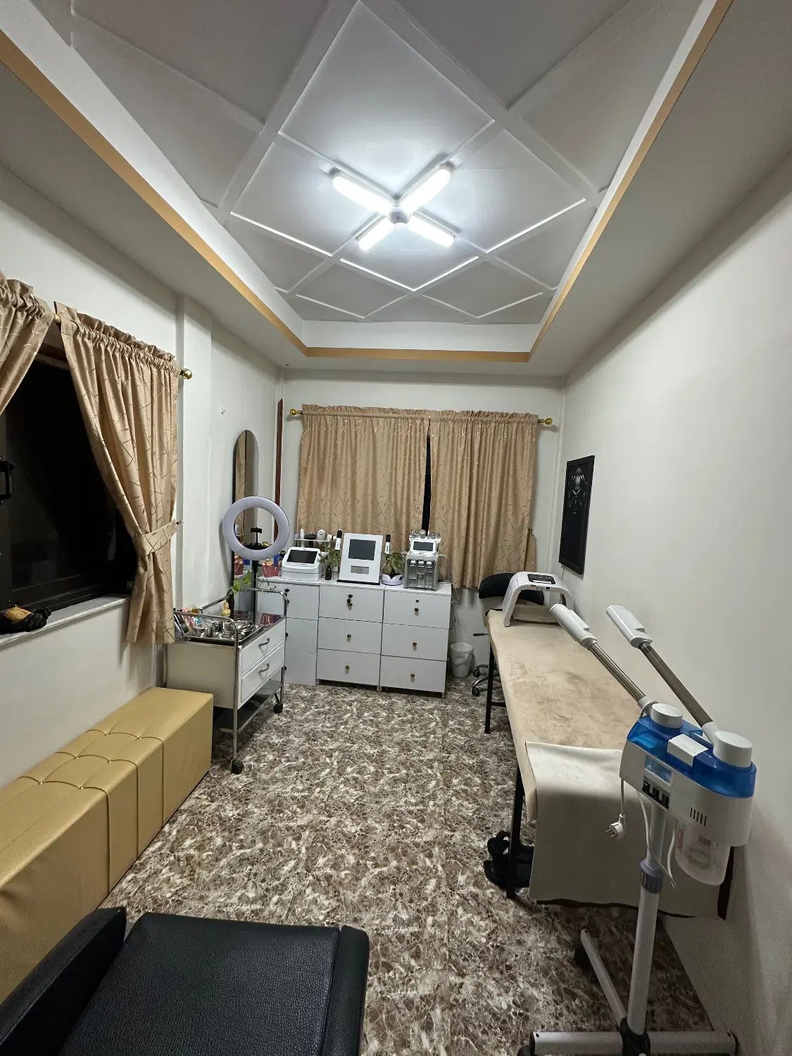اجاره اتاق در سالن زیبایی زنانه (لاکانی و ضیابری)|اجارهٔ دفتر کار، اتاق اداری، مطب|رشت, لاکانی|دیوار