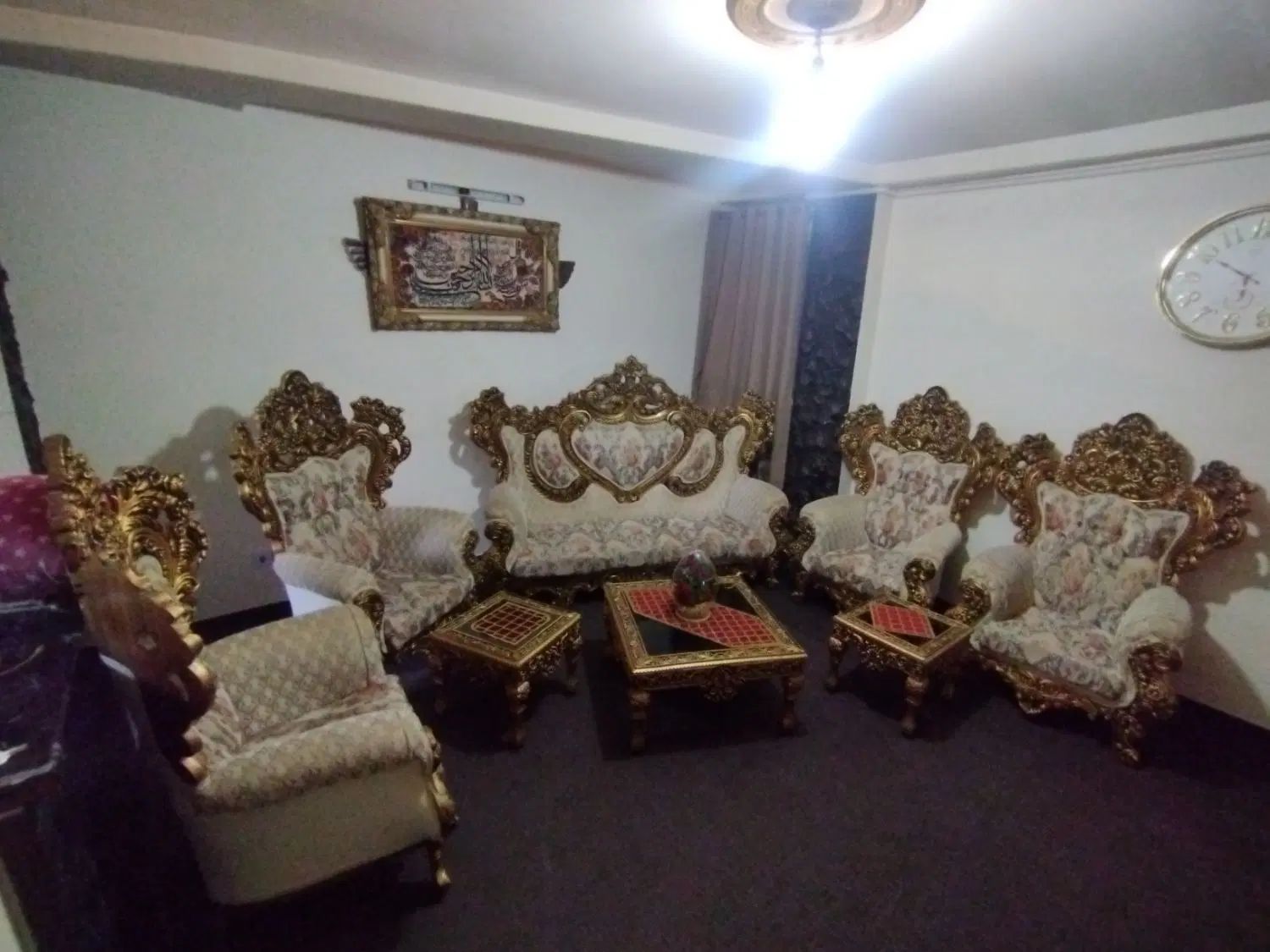 مبلمان سلطنتی شیک همراه با سه عدد جلو مبلی|مبلمان خانگی و میز عسلی|قرچک, میرزائی جنوبی|دیوار