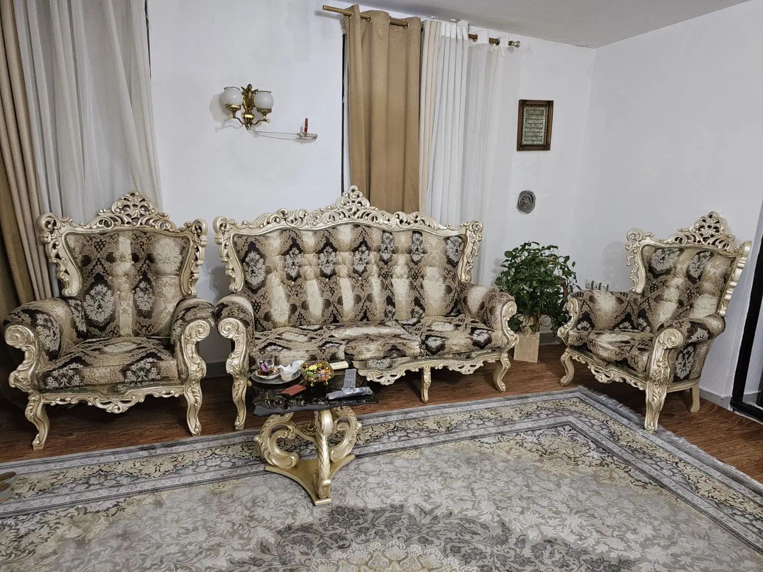 مبلمان سلطنتی|مبلمان خانگی و میز عسلی|رشت, جانبازان|دیوار
