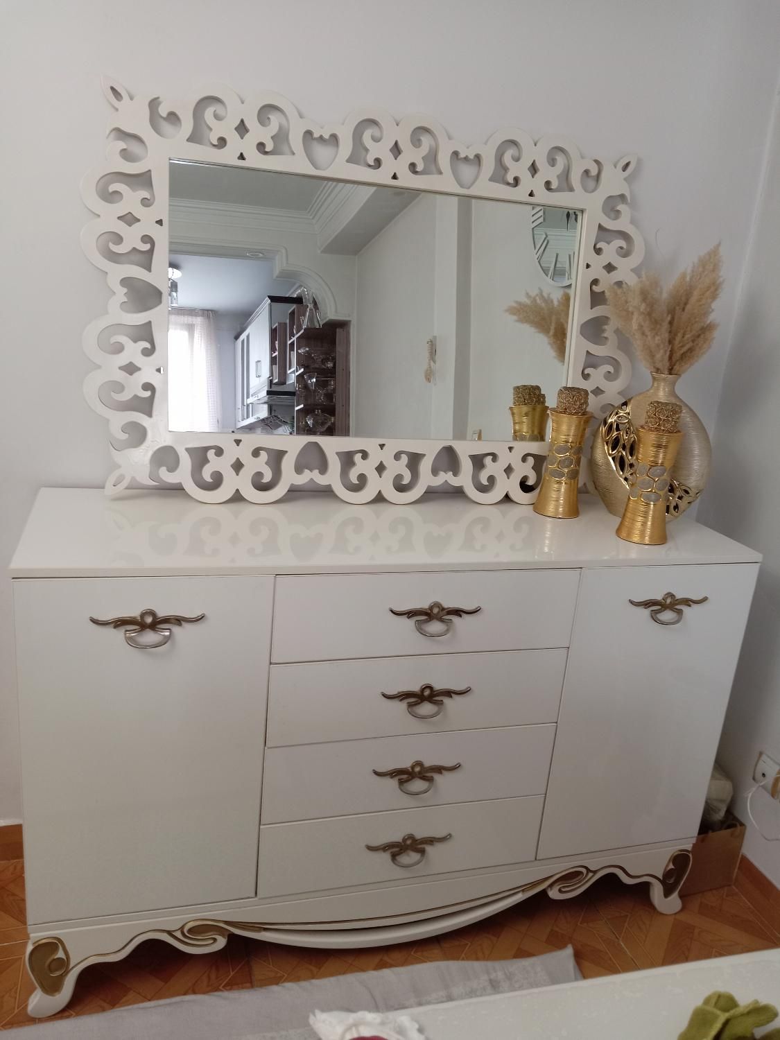 آینه و کنسول سفید طلایی|بوفه، ویترین، کنسول|ری, منصوریه منگل|دیوار