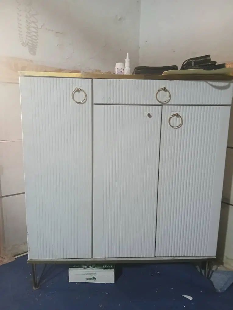 جاکفشی ۲ تومن کابینت ۵۵۰۰ تومن دیکه بزرگ ۱۵تومن|جاکفشی، کمد، دراور|امیدیه, |دیوار