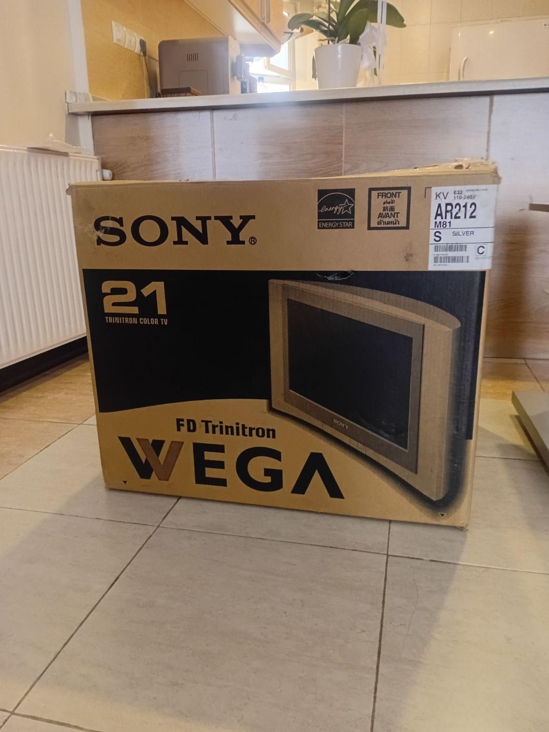 تلویزیون سونی Wega FD Trinitron21 بهمراه میز|تلویزیون و پروژکتور|تهران, بوستان شیان|دیوار