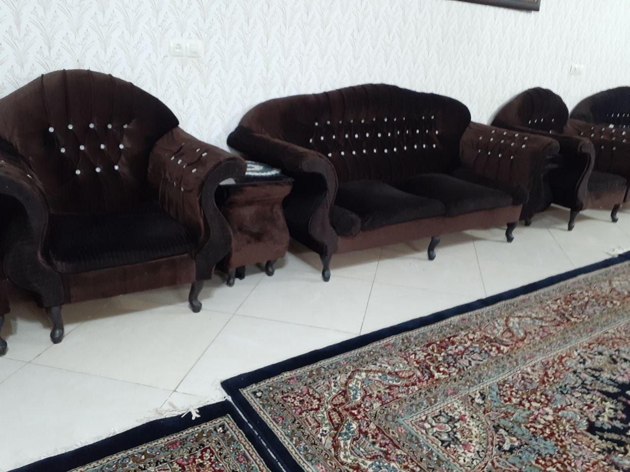 دو دست مبل سالم و تمیز|مبلمان خانگی و میز عسلی|تربت‌حیدریه, ۴۵ متری|دیوار