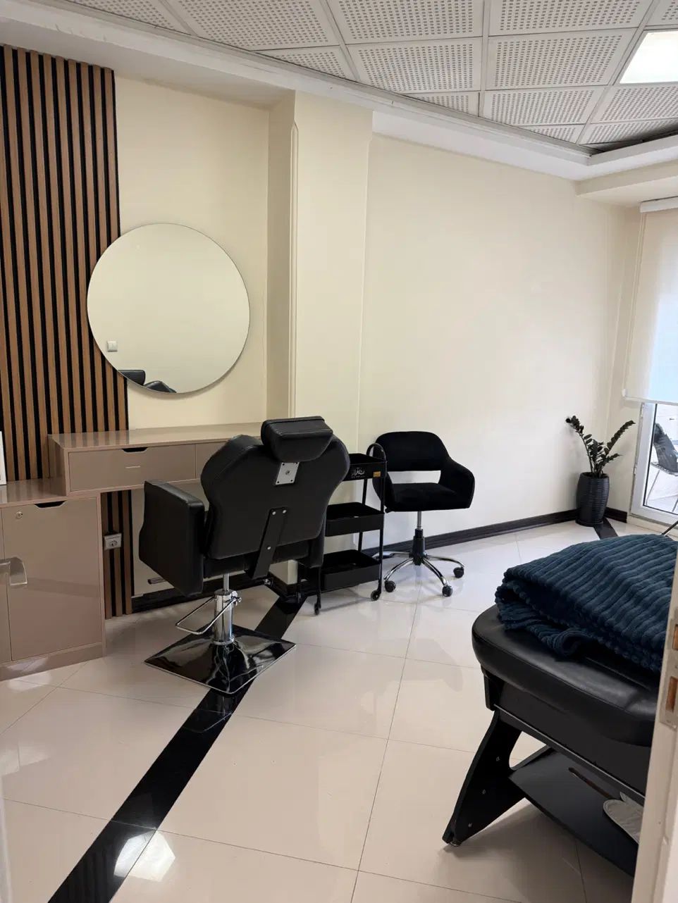 استخدام ناخن کار ( اجاره میز ناخن و تخت مژه)|استخدام درمانی، زیبایی، بهداشتی|تهران, جنت‌آباد جنوبی|دیوار